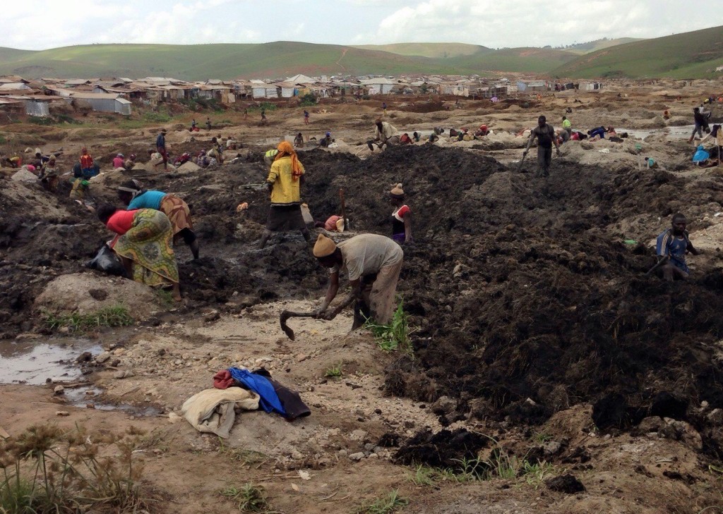 Small-scale hand mining for sapphires on the Mambilla Plateau, Nigeria. Photo courtesy of Brume Jeroh
