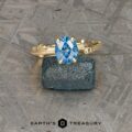 The "Twyg" Ring in 18k yellow gold with 1.53-Carat Montana Sapphire