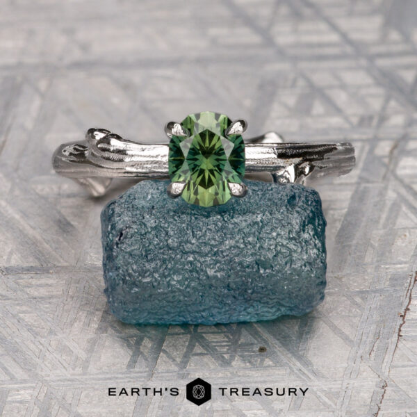 The "Twyg" ring in 14K white gold with 0.93-carat Australian sapphire The "Twyg" ring in 14K white gold with 0.93-carat Australian sapphire
