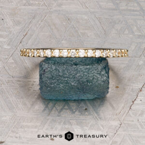 The Petite Prong-Set Straight Band in 18K yellow gold