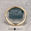 The Petite Prong-Set Straight Band in 18K yellow gold