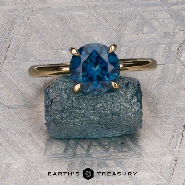 The "Flora" ring in 18K yellow gold with 1.83-carat Montana sapphire The "Flora" ring in 18K yellow gold with 1.83-carat Montana sapphire