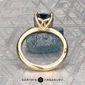 The "Flora" ring in 18K yellow gold with 1.83-carat Montana sapphire