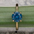 The "Flora" ring in 18K yellow gold with 1.83-carat Montana sapphire