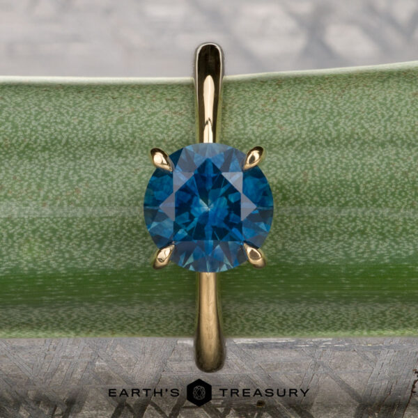 The "Flora" ring in 18K yellow gold with 1.83-carat Montana sapphire The "Flora" ring in 18K yellow gold with 1.83-carat Montana sapphire