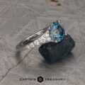 The "Arethusa" ring in platinum with 2.65-Carat Montana Sapphire