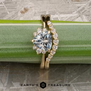 The "Hesperia" ring in 18k yellow gold with 1.44-carat Montana sapphire; alongside the "Hesperia" band