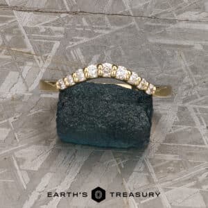 The "Hesperia" band in 18k yellow gold