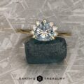 The "Hesperia" ring in 18k yellow gold with 1.44-carat Montana sapphire