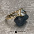The "Hesperia" ring in 18k yellow gold with 1.44-carat Montana sapphire