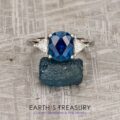 The "Maia" ring in platinum with 3.58-carat Montana sapphire