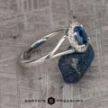 The "Diana" ring in platinum with 1.09-carat Montana sapphire