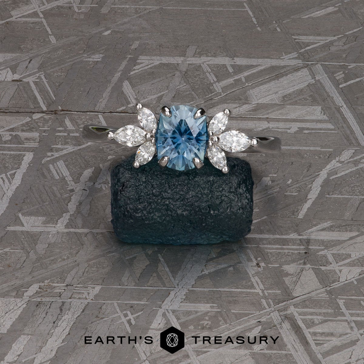 The "Liriope" in 14k white gold with 1.01-Carat Montana Sapphire