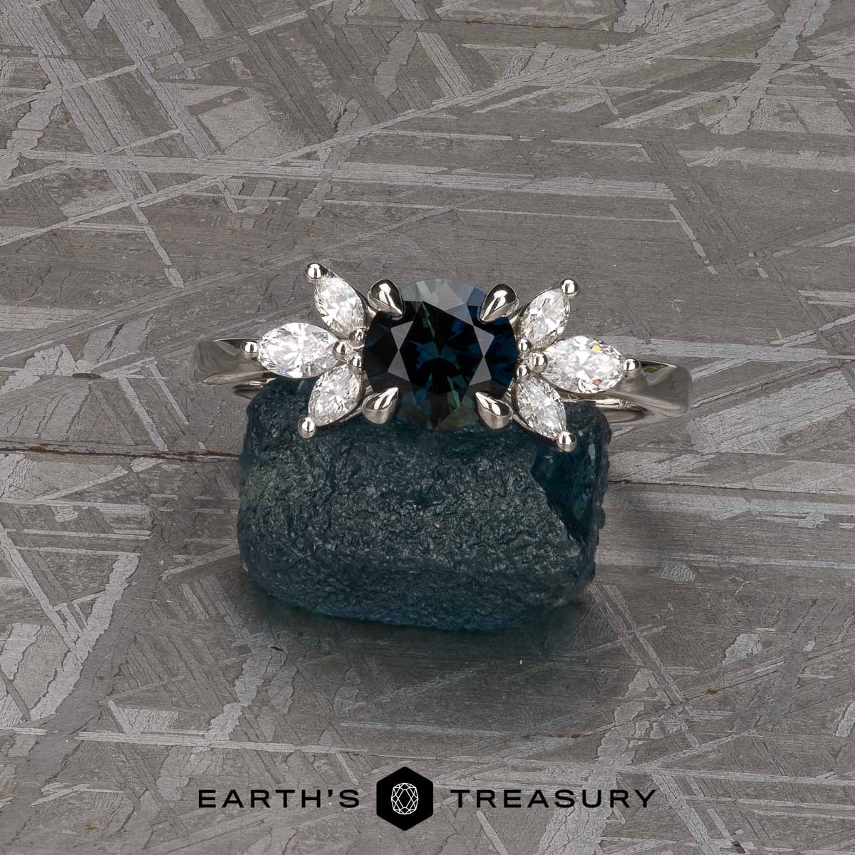 The "Liriope" in platinum with 0.95-Carat Australian Sapphire