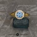 The "Diana" ring in 18k yellow gold with 0.91-Carat Montana Sapphire