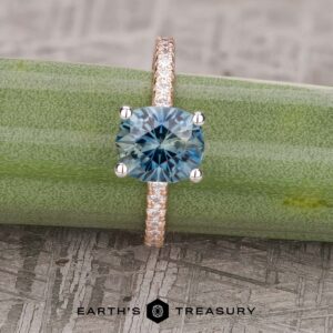 The "Amphitrite" ring in 14k rose gold and platinum, with 2.07-carat Montana sapphire