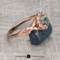 The "Passiflora" Ring in 14k rose gold with 0.99-carat Montana sapphire