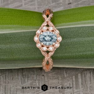 The "Passiflora" Ring in 14k rose gold with 0.99-carat Montana sapphire