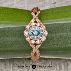 The "Passiflora" Ring in 14k rose gold with 0.99-carat Montana sapphire