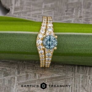 The "Arethusa" Ring in 18k yellow gold with 1.33-carat Montana sapphire, alongside the "Arethusa" band in 18k yellow gold