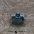The "Minthe" in platinum with 1.60-Carat Montana Sapphire