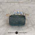 The Engraved "Arethusa" Band in 18k yellow gold, variation with sapphires