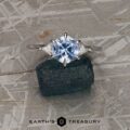 The "Melilai" ring in 18k white gold with 1.50-Carat Montana Sapphire