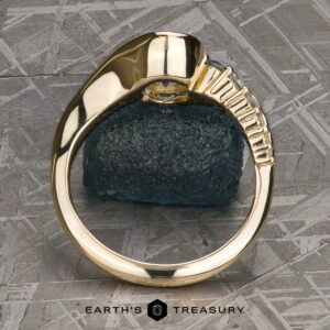 The "Venus" ring in 14k yellow gold with 1.44-Carat Montana Sapphire