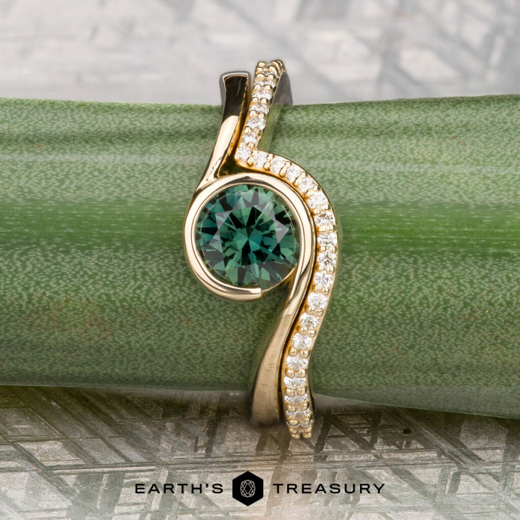 The "Calliste" ring in 14K yellow gold with 1.12-carat Montana sapphire, alongside the "Calliste" band in 14K yellow gold