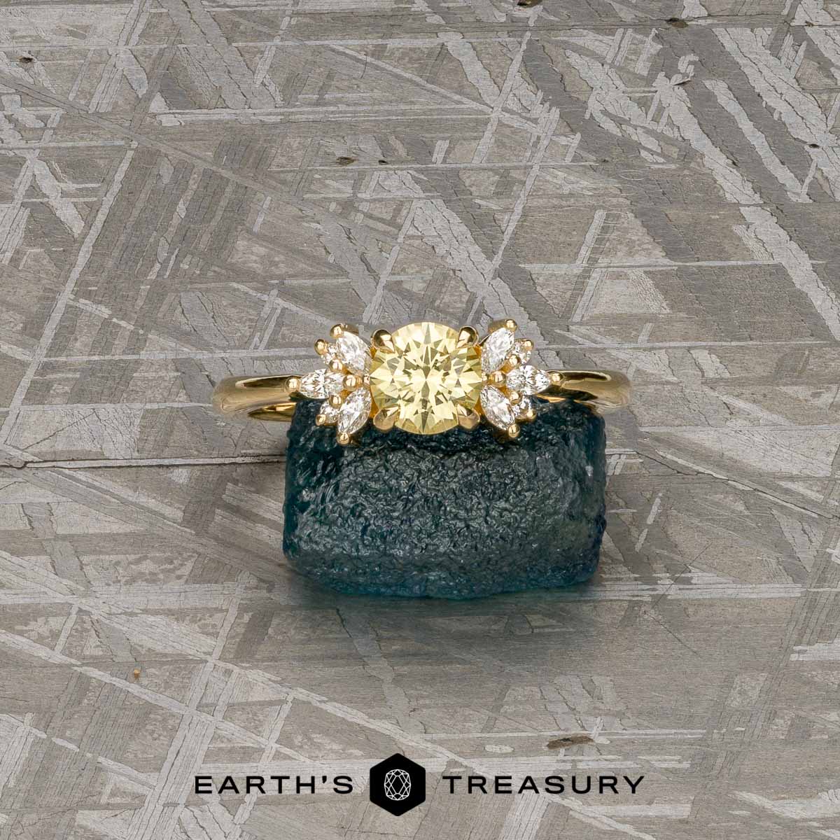 The “Surya” ring in 18k yellow gold with 0.62-Carat Montana Sapphire