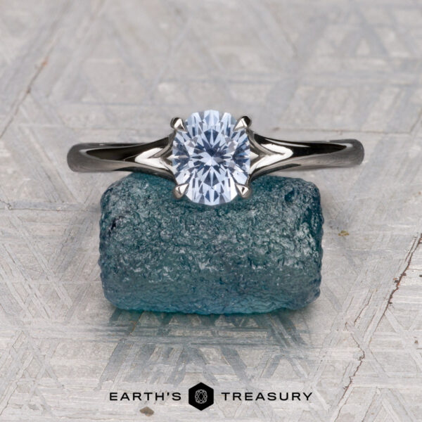 The "Daphne" ring in platinum with 0.87-carat Montana sapphire The "Daphne" ring in platinum with 0.87-carat Montana sapphire