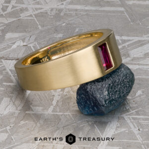 The "Kilauea" ring in 18k yellow gold, smooth and brushed