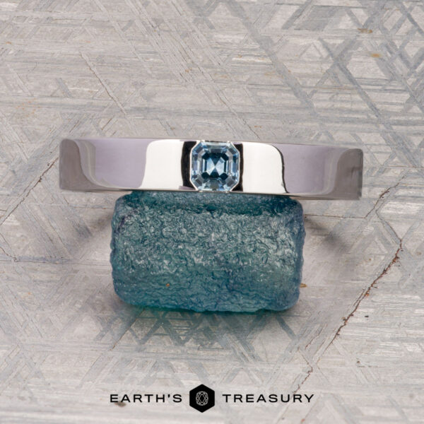 The "Kilimanjaro" ring in 14K white gold