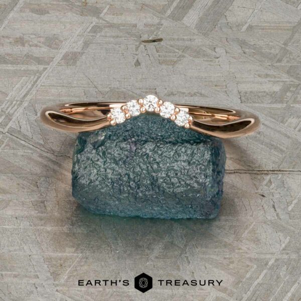 The "Electra" band in 14k rose gold The "Electra" band in 14k rose gold