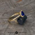 The "Margaret" ring in 18k yellow gold with 1.01-Carat Ceylon Sapphire