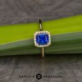 The "Margaret" ring in 18k yellow gold with 1.01-Carat Ceylon Sapphire