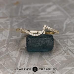 The “Calliste” Wedding Band in 14k yellow gold
