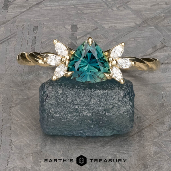 The Braided "Liriope" ring in 14k yellow gold with 1.11-carat Australian sapphire The Braided "Liriope" ring in 14k yellow gold with 1.11-carat Australian sapphire