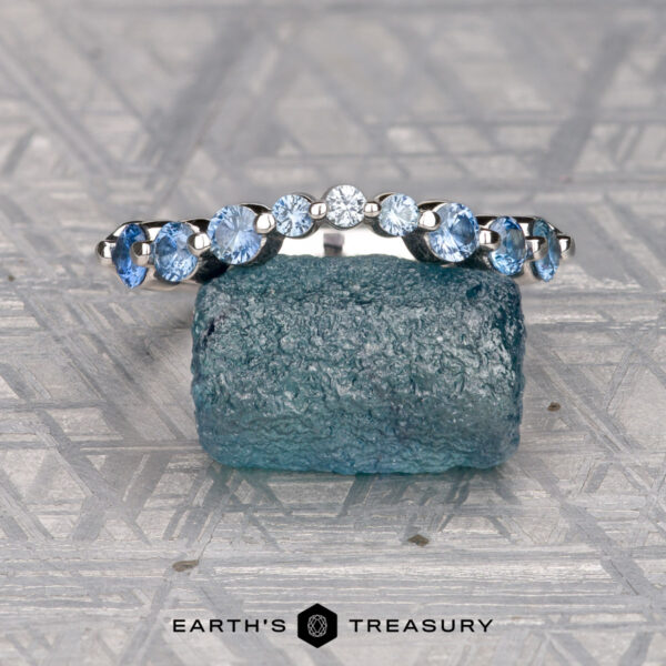 The "Minthe" band in platinum The "Minthe" band in platinum