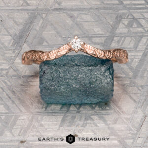 The "Passiflora" band in 14K rose gold