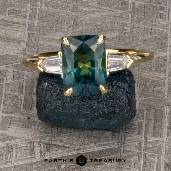 The "Clymene" ring in 14k yellow gold with 2.90-carat Montana sapphire The "Clymene" ring in 14k yellow gold with 2.90-carat Montana sapphire
