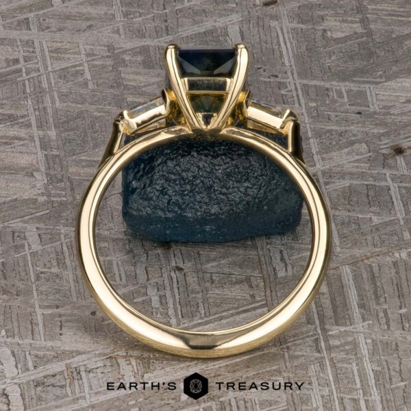 The "Clymene" ring in 14k yellow gold with 2.90-carat Montana sapphire The "Clymene" ring in 14k yellow gold with 2.90-carat Montana sapphire