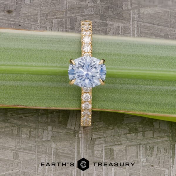 The Deluxe Pave "Amelia" Ring in 18k yellow gold with 1.62-Carat Montana Sapphire