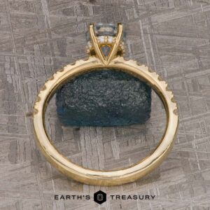 The Deluxe Pave "Amelia" Ring in 18k yellow gold with 1.62-Carat Montana Sapphire