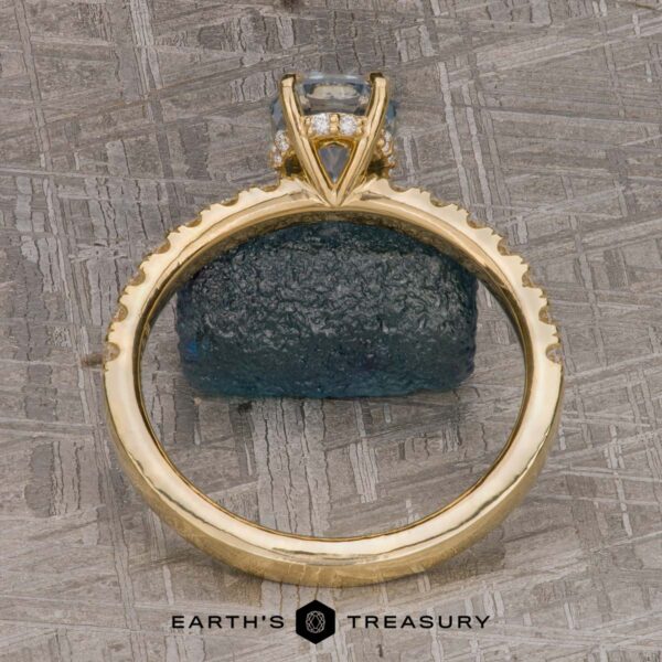 The Deluxe Pave "Amelia" Ring in 18k yellow gold with 1.62-Carat Montana Sapphire The Deluxe Pave "Amelia" Ring in 18k yellow gold with 1.62-Carat Montana Sapphire