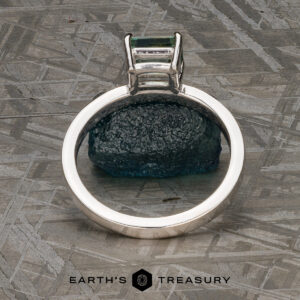 The "Aurai" Ring in 14k white gold with 1.07-Carat Montana Sapphire