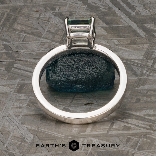The "Aurai" Ring in 14k white gold with 1.07-Carat Montana Sapphire The "Aurai" Ring in 14k white gold with 1.07-Carat Montana Sapphire