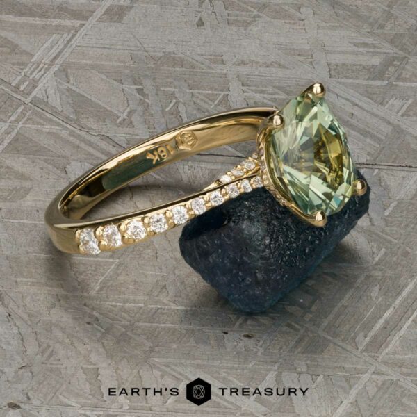 The Tapered Pave "Tatiana" ring in 18k yellow gold with 2.90-Carat Montana Sapphire The Tapered Pave "Tatiana" ring in 18k yellow gold with 2.90-Carat Montana Sapphire