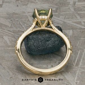 The Tapered Pave "Tatiana" ring in 18k yellow gold with 2.90-Carat Montana Sapphire