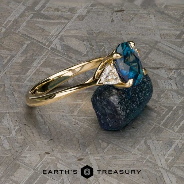 Ilie, Barbara The "Mielikki" ring in 14K yellow gold with 2.76-Carat Montana sapphire